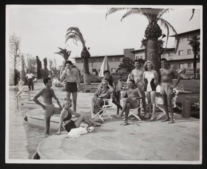 1947-08-09-Las_Vegas-Flamingo_Hotel-MM_with_Pursel-010-1