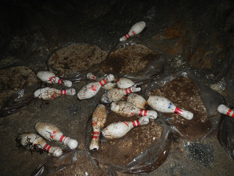 Sacs de cultures de champignons. A présent ce sont des champignons cavernicole qui poussent ici