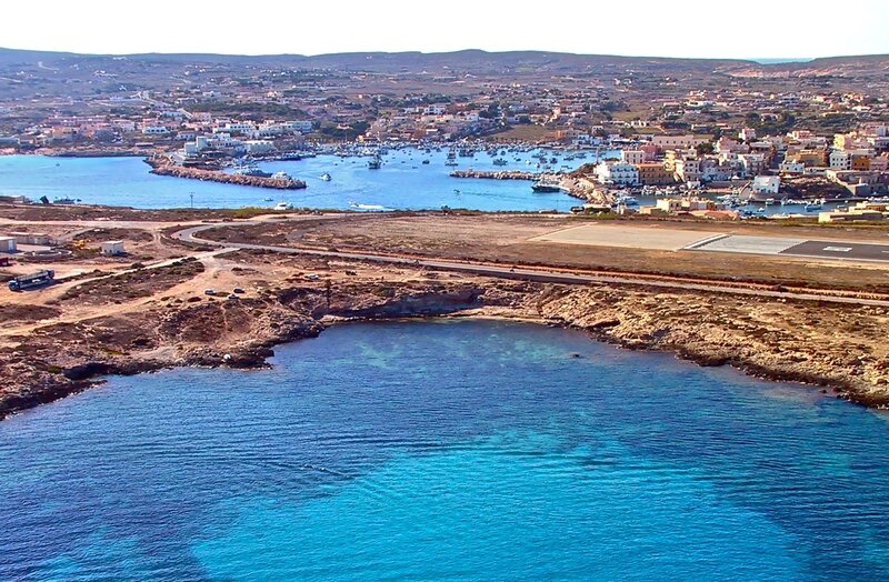 Aeroporto,_Lampedusa_(5253884587)