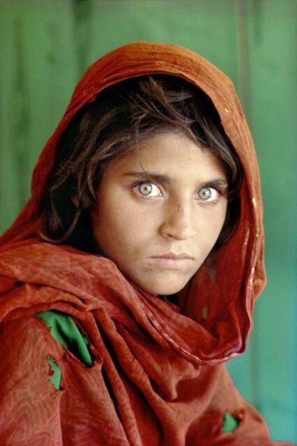 2014 Steve McCurry 03 bis - afghan-girl-peshawar-pakistan