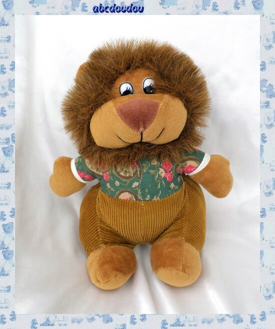 Doudou Peluche Lion Assis Pantalon Velours Cotelé Marron Haut Vert Fleurs CP