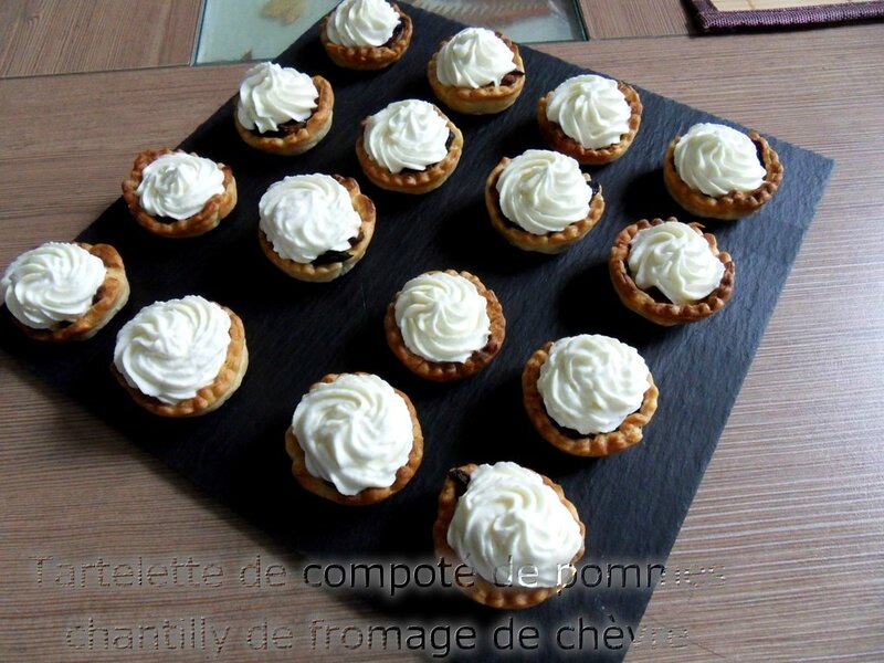 tartelette compotée de pommes chantilly de fromage de chèvre