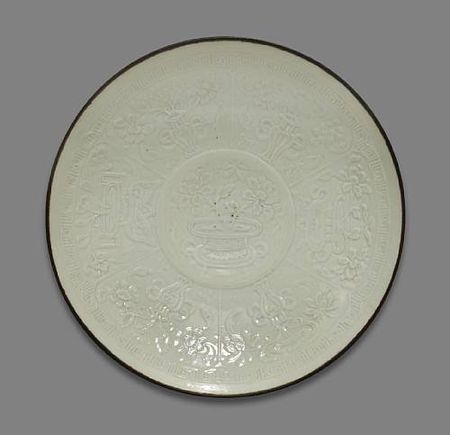 A_rare_qingbai_porcelain_dish_with_archaistic_molded_decoration