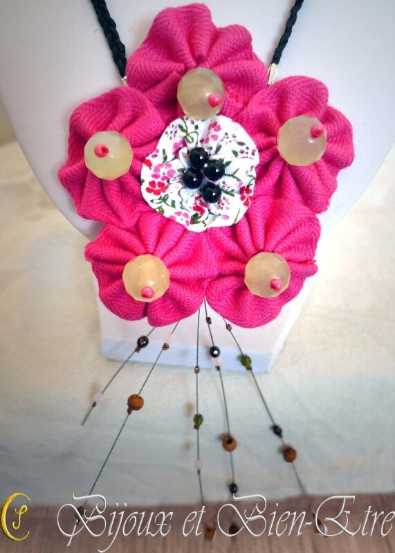 Collier Fleurs de Tissus 39€