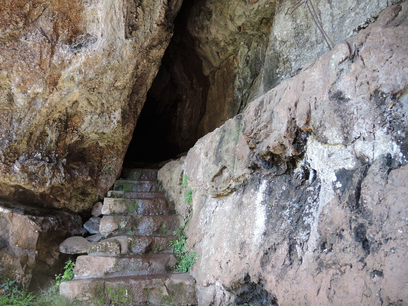 B) Grotte du Saint-qui-sue, entrée