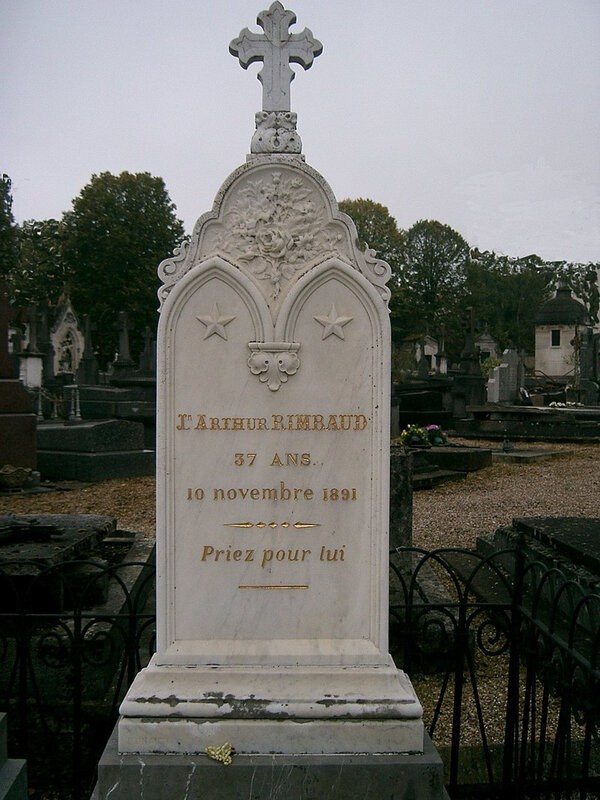 Rimbaud_-_tombe_à_Charleville