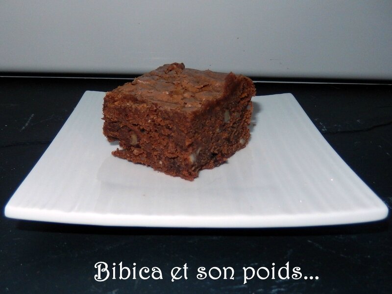 Brownies aux noisettes et lait concentré gros plan 1