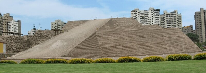 Huallamarca_Archaeological_site_-_pyramid