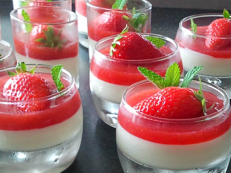 BAVAROIS IVOIRE COULIS DE FRAISES 21 MAI 2014 019