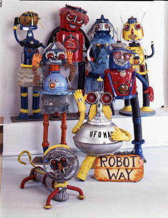 Baltimore_Visionary_Art_Museum_smith_robot_family_whole