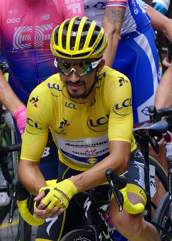 800px-Julian_Alaphilippe_Maillot_jaune_Départ_19e_étape_du_Tour_de_France_2019