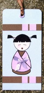 marque-page geisha en violet sur fond bleu clair