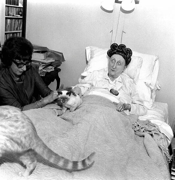 edith-sitwell-marjorie-proops & catsg