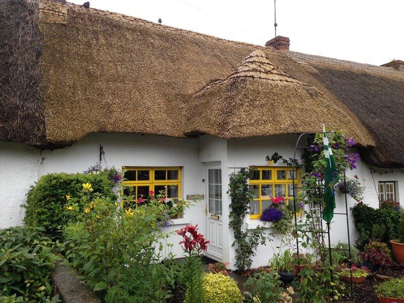 87748_Thatched_cottage_in_Adare_