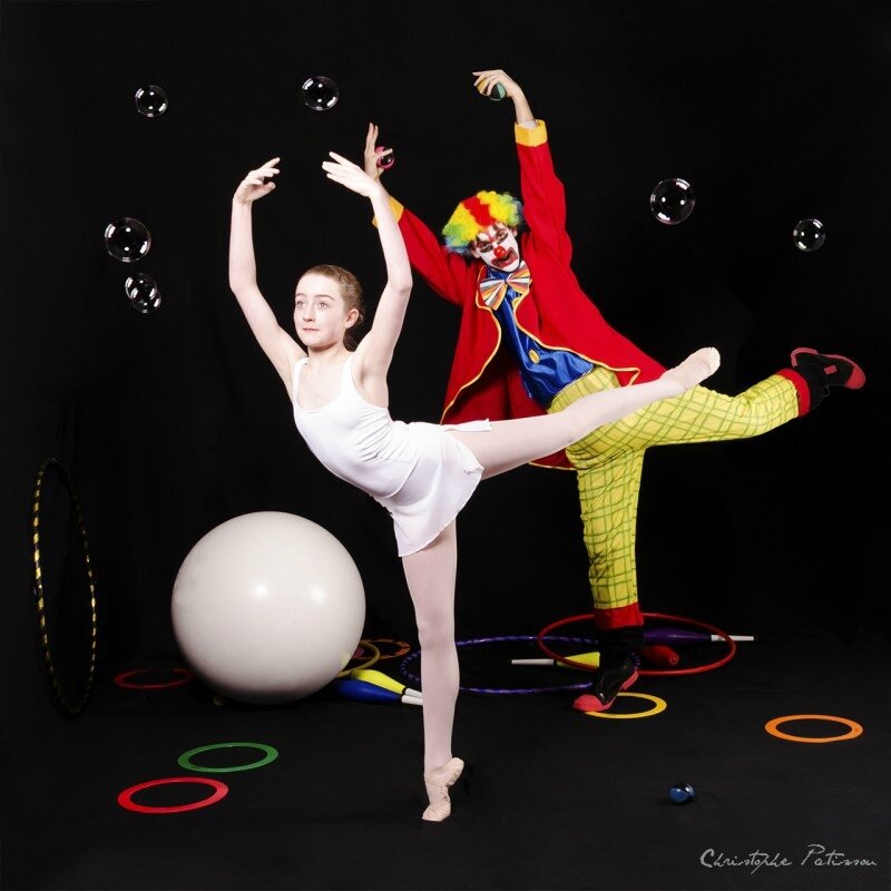 la-boule-le-clown-et-la-danseuse-the-ball-the-clown-and-the-dancing-girl