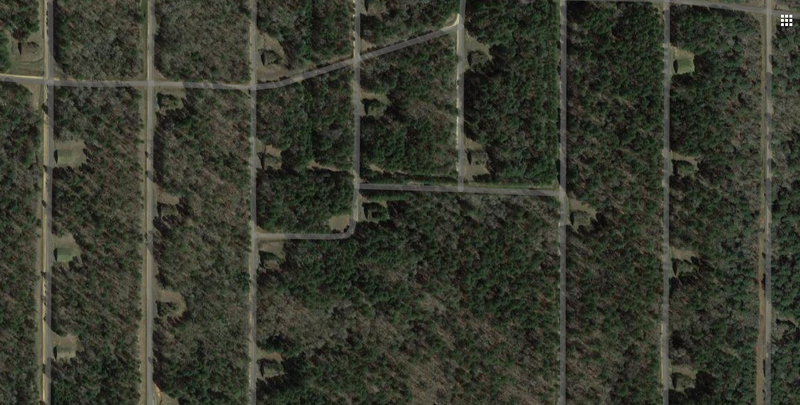 a coté de la partie est gros plan maisons isolées