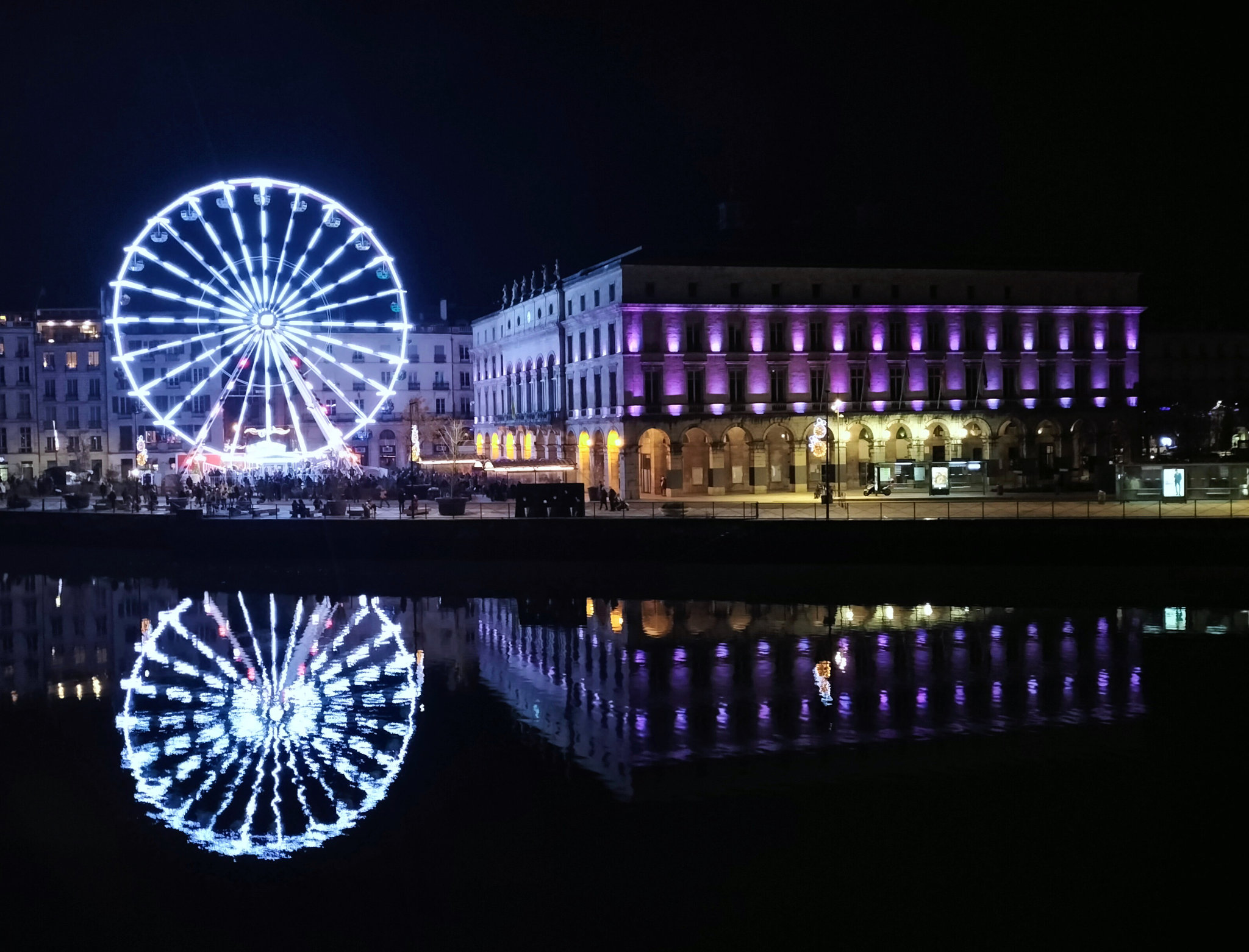 Bayonne, grande roue et marie, noël 2022