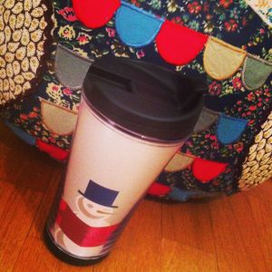 Cocooning__Starbucks___Urban_Outfitters