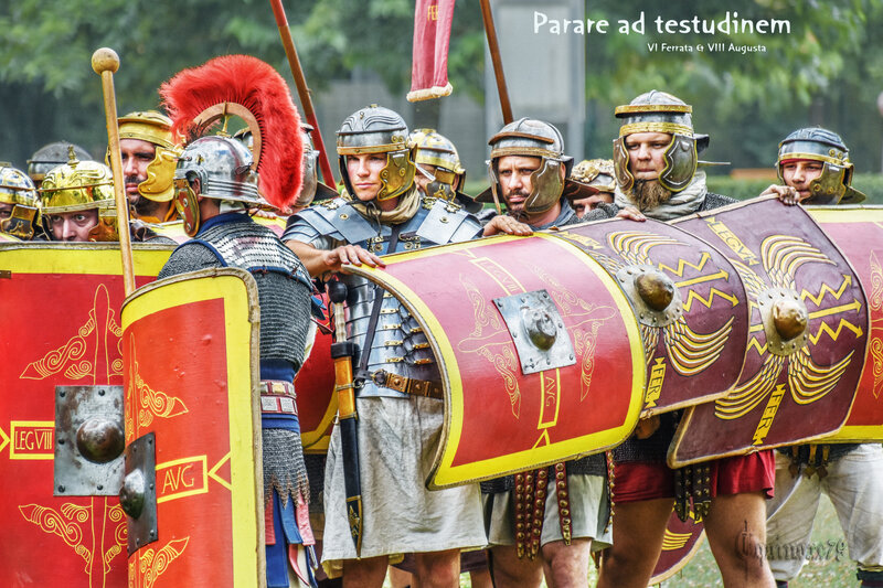 Formation Tortue Légion Les 2000 ans de L'Arc de Germanicus à Saintes et de l’amphithéâtre des Trois Gaules à Lyon (5)