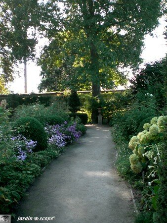 Jardin bouquetier du Château d'Ainay-le-Vieil