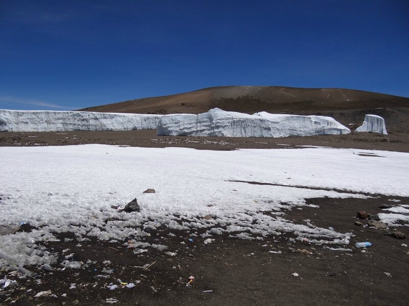 Panorama sur le glacier et le cratère depuis le campement (5700m)