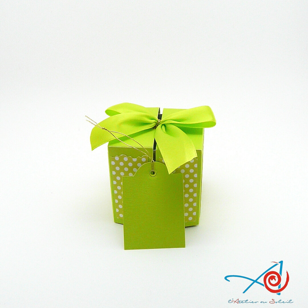 Carte-écrin cube surprise vert anis ruban