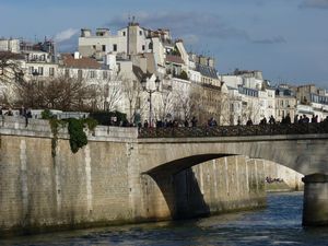 un pont sur la Seine - Martine