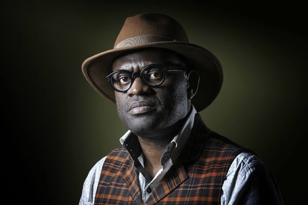 Alain_Mabanckou_Franco_a_phone_1_