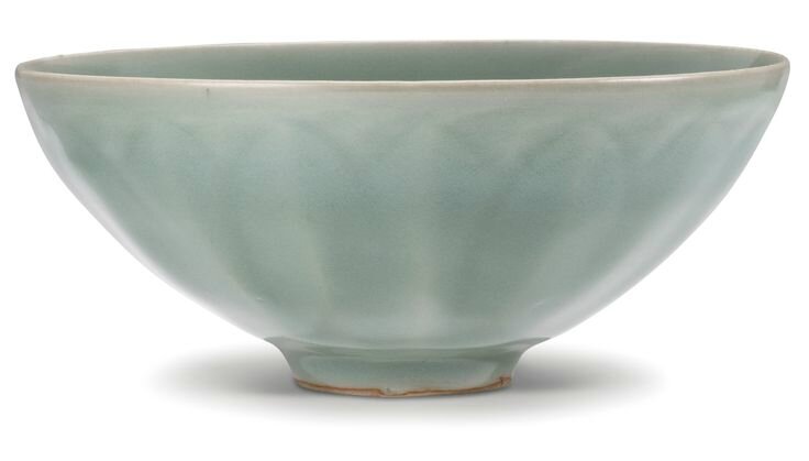 A fine 'Longquan' celadon bowl, Southern Song Dynasty