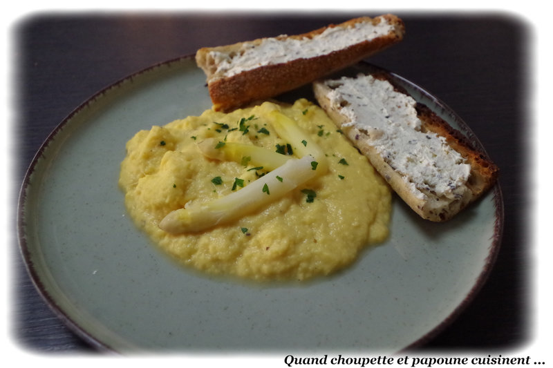 oeufs brouillés, saperges et tartine-2728