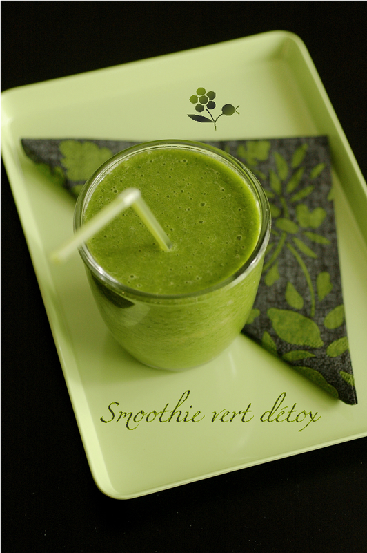 Smoothie vert détox banane, mangue, orange, roquette, épinard_1
