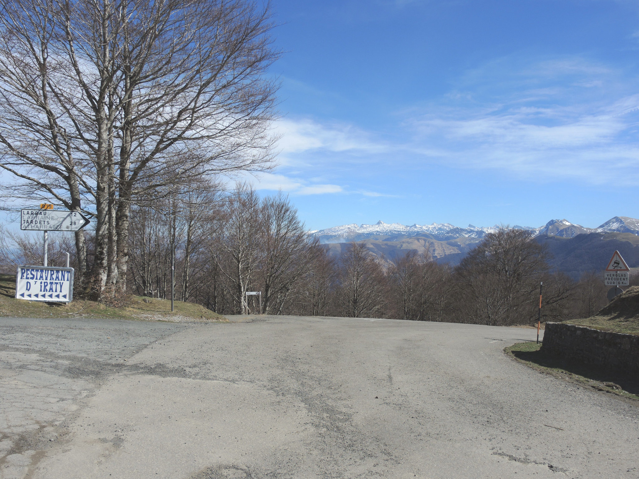 Iraty, route des cols, km 20, col de  Bagargi, les Chalets d'Iraty (64)