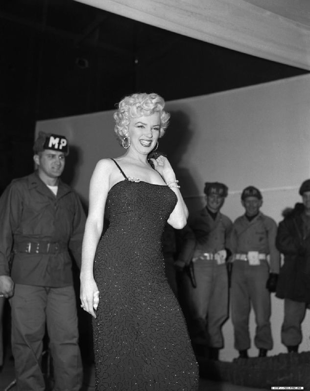 1954-02-17-korea-25thMarineDivision-stage_in-by_Walt_Durrell-2-2