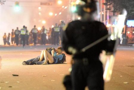 baiser émeute Vancouver