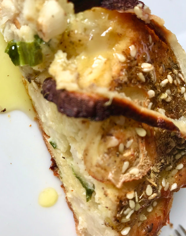 tranche de gâteau de chou-fleur d'Ottolenghi