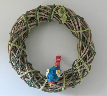 crochet_couronne_bower_bird_deux_lianes1