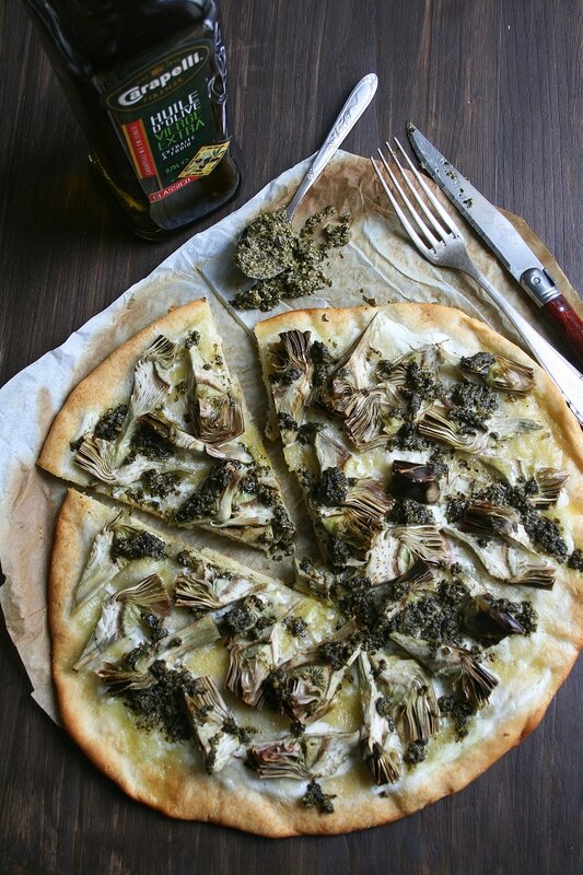 Pizza aux artichauts poivrades et pesto