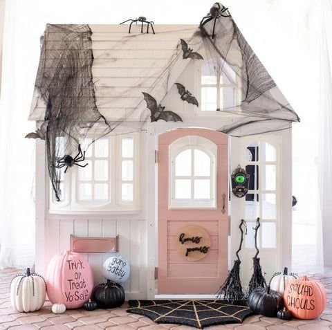 playhouse_halloween_pink_decor