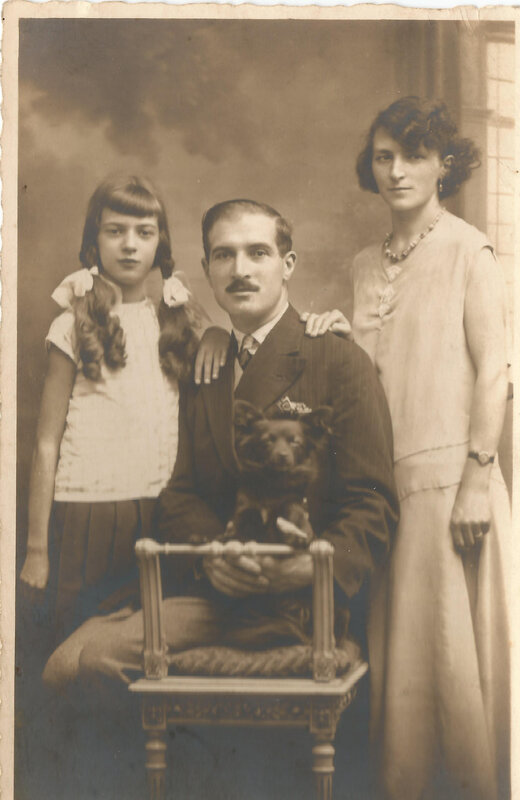 Solange Devillers et ses parents pour ses 10 ans juillet 1931