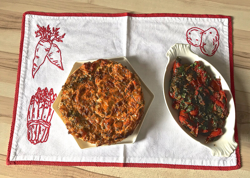 tarte improvisée avec les restes - mini-tomates rissolées à l'oignon frais