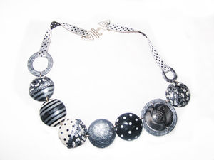 Collier_lentilles_noir_blanc