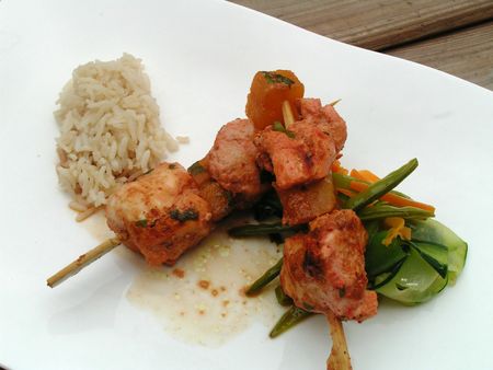 Brochettes de poulet Madras et tagliatelles de légumes sauce tandoori (3)