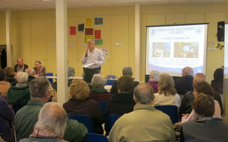 Chelles, ce vendredi. Une cinquantaine de seniors ont écouté les conseils du major Hoffschir. LP/A.A.