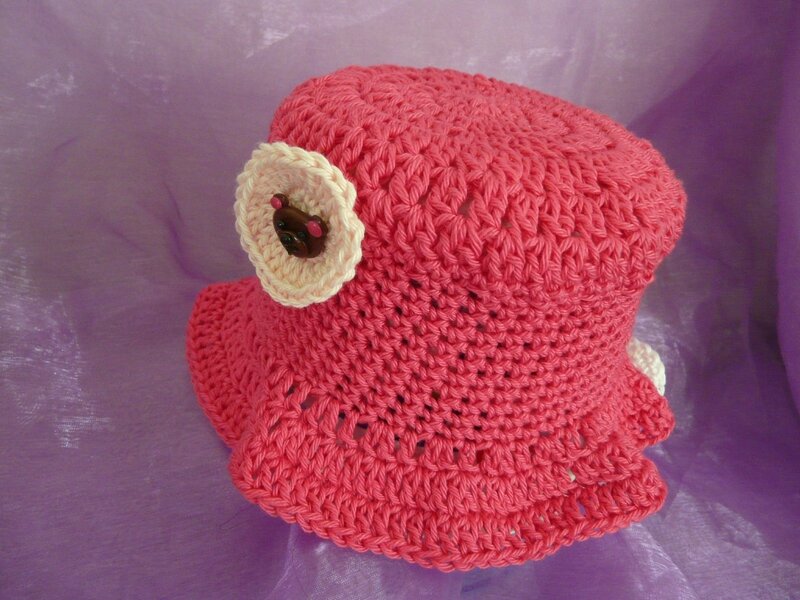 Chapeau coton fuschia fleurs rose et blanche nounours