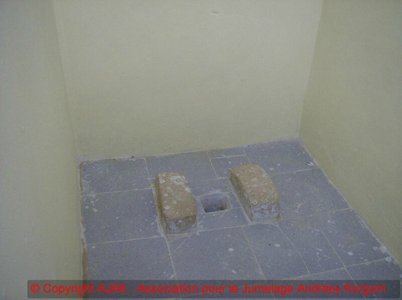 Intérieur des latrines élèves