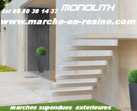 white-floating-stairs-on-wall-escalier suspendu jardin,escalier suspendu patio,marches resine patio,