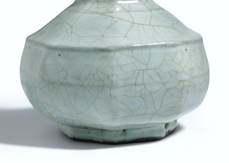 An Outstanding ‘Guan’ Octagonal Vase, Southern Song Dynasty7