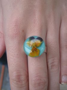 bague pensée portée