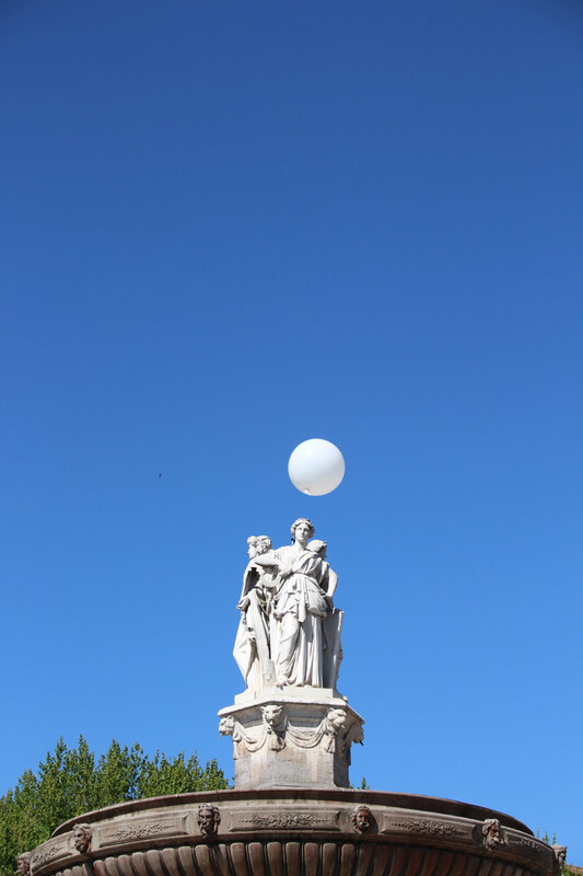 carnaval_aix_ballon_blanc