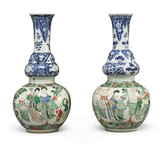 Two famille-verte and blue and white double gourd vases, Qing dynasty, Kangxi period (1662-1722)
